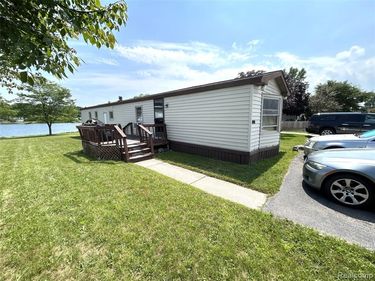 48582 Lakeview Circle, Shelby Twp, MI 48317