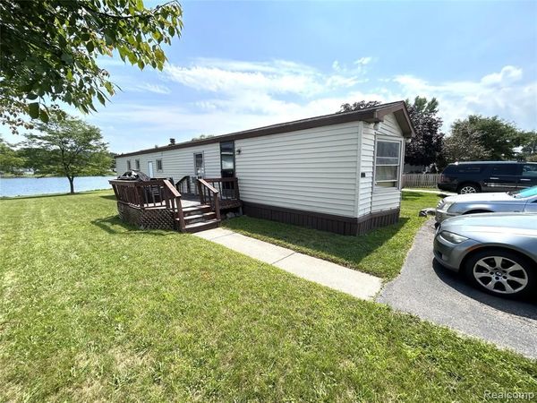 48582 Lakeview Circle, Shelby Twp, MI 48317
