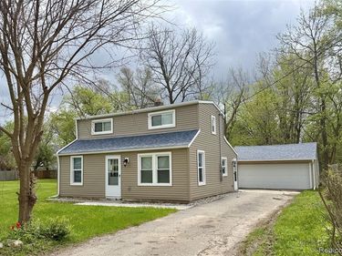 3336 Leta Avenue, Burton, MI 48529