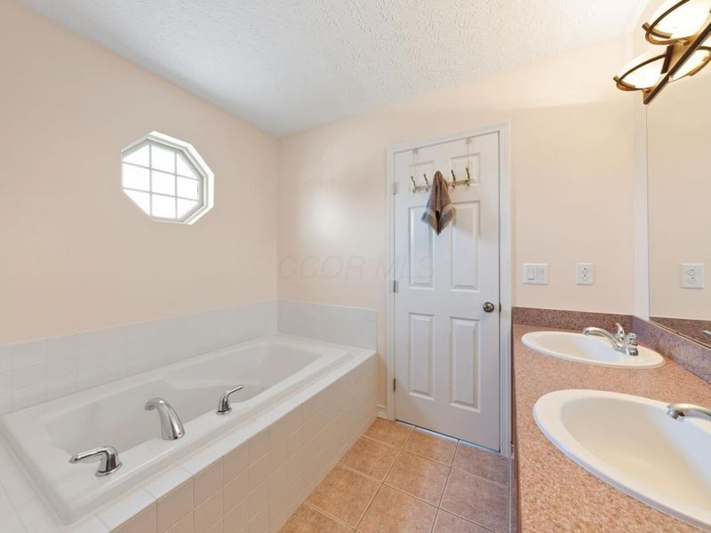 5832 Heirship Court , Hilliard, OH 43026 Photo 38