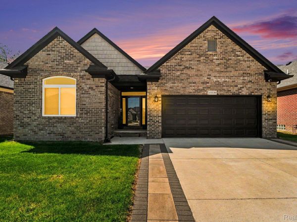 15330 Eton Pointe Drive, Clinton Township, Mi 48035