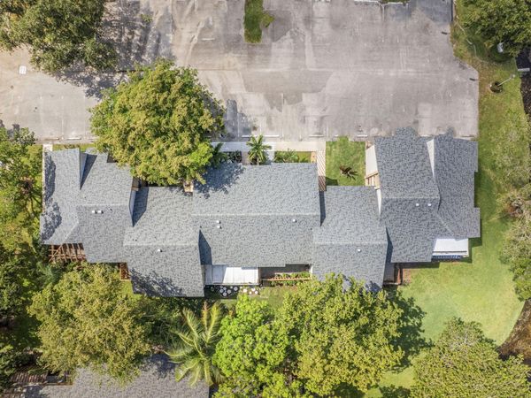 32 Wimbledon Lake, Unit 221, Plantation, FL 33324