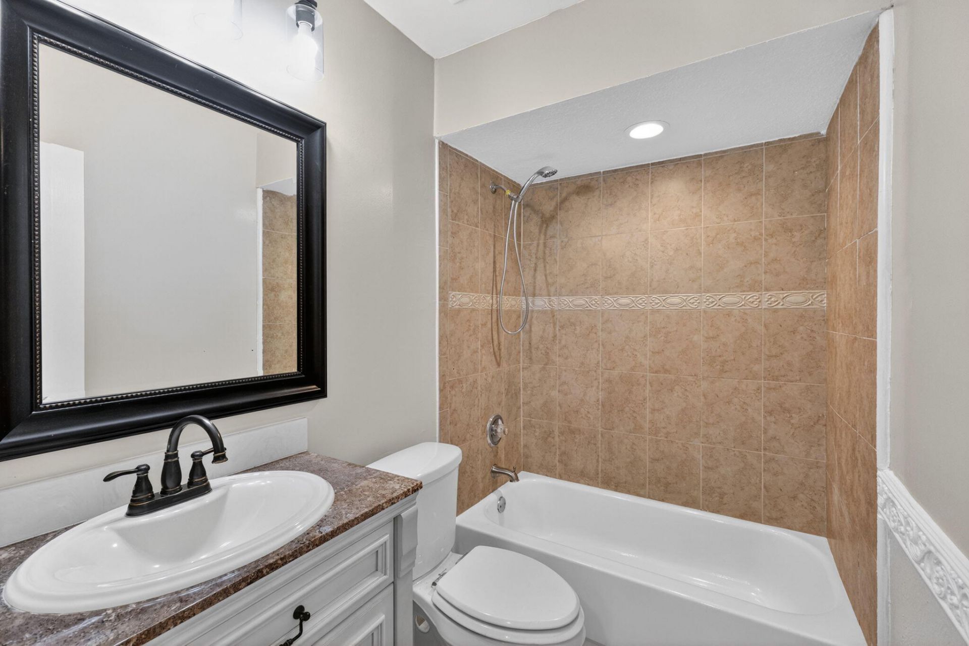 32 Wimbledon Lake, Unit 221, Plantation, FL 33324 Photo