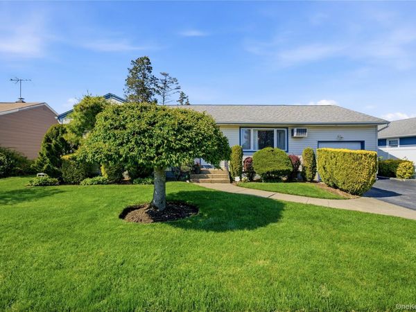 3 Lenore Avenue, Hicksville, NY 11801