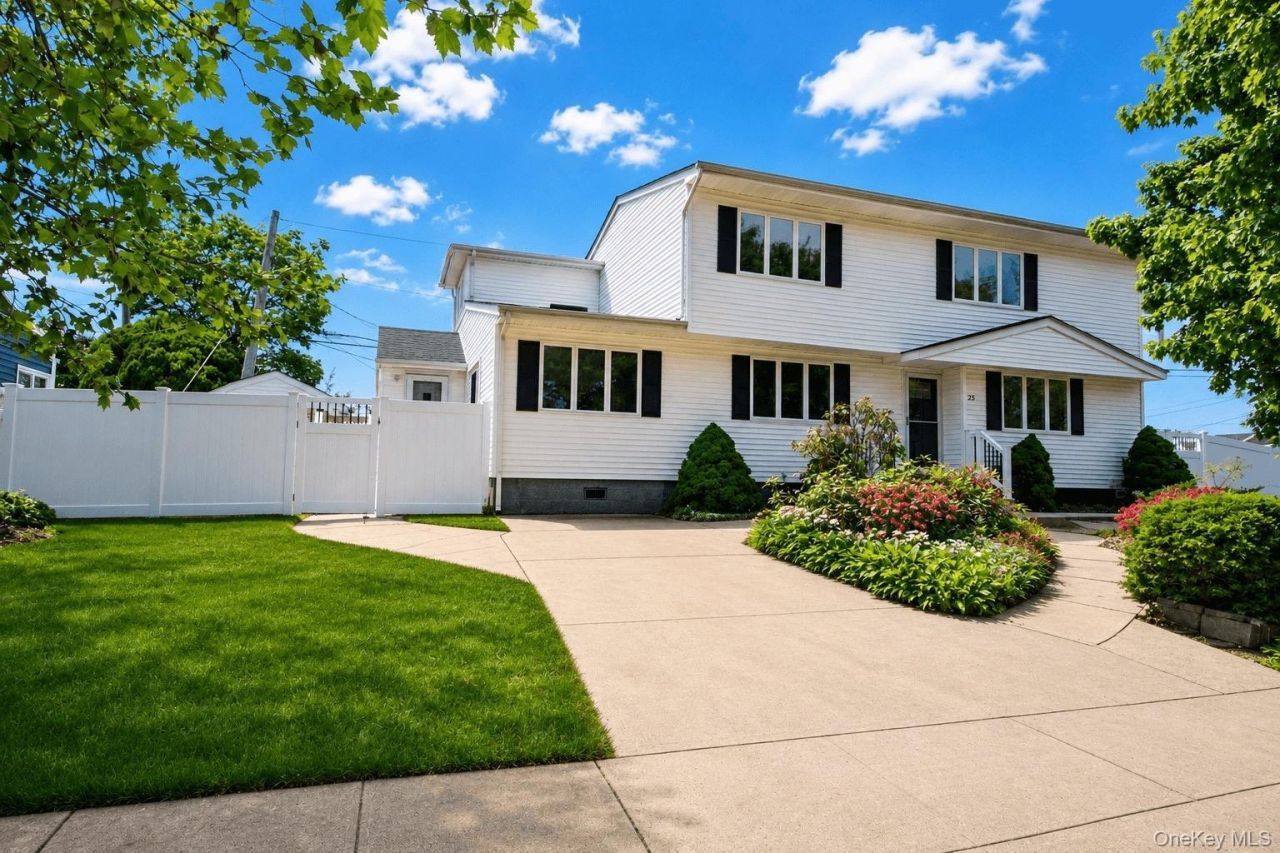 25 Whitetail Lane, Commack, NY 11725 Main Photo