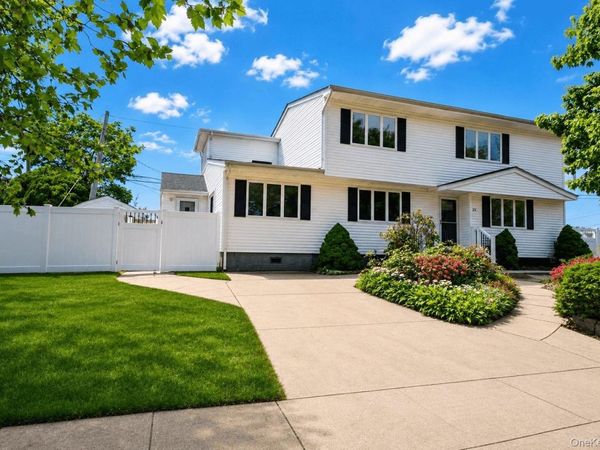 25 Whitetail Lane, Commack, NY 11725