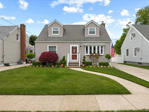 113 6th Street , New Hyde Park, NY 11040