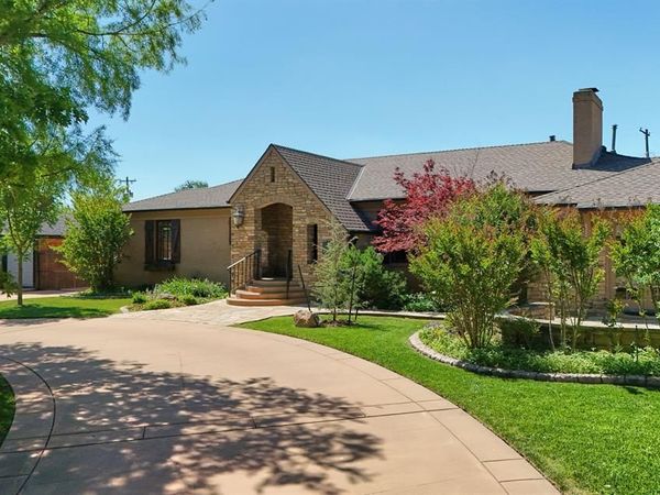 1802 Coventry Lane, Nichols Hills, OK 73120