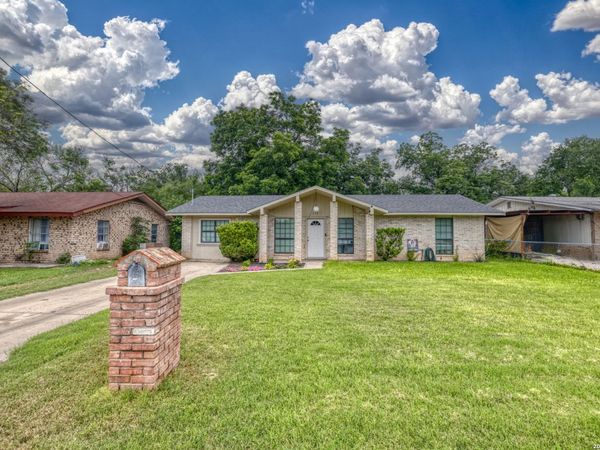 208 PULLIAM ST, Uvalde, TX 78801