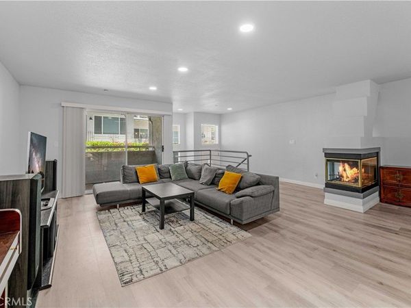 2101 Glenada Avenue, Unit 2, Montrose, CA 91020