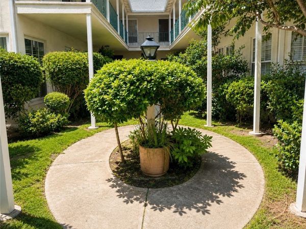 1122 N Louise Street, Unit E, Glendale, CA 91207