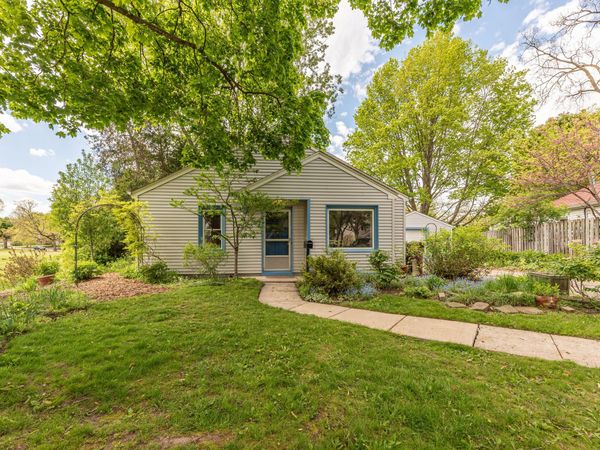 1807 Hiawatha Place, Ann Arbor, MI 48105