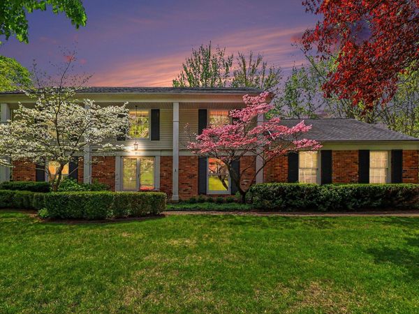 910 S Shady Hollow Circle, Bloomfield Hills, MI 48304