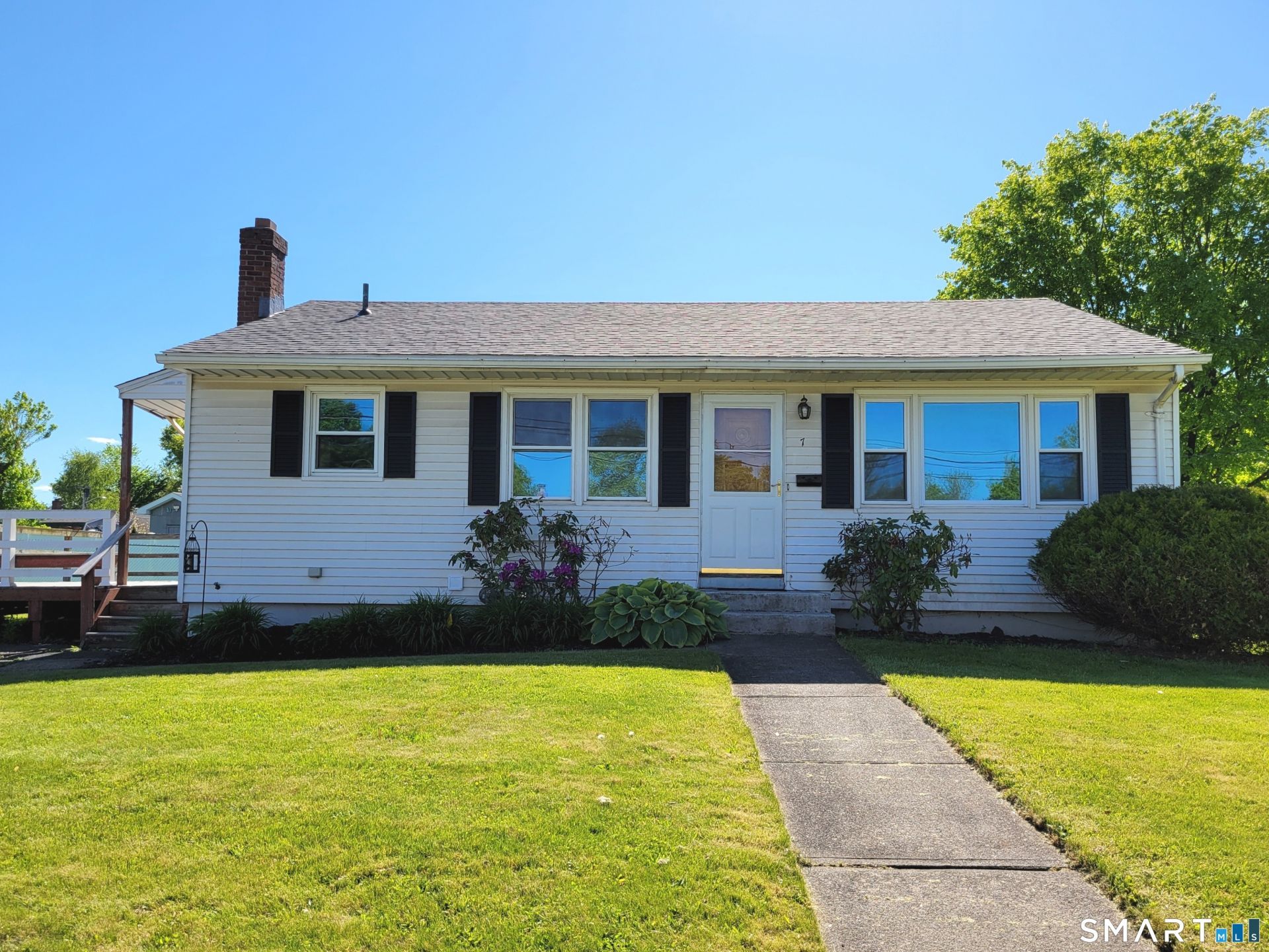 7 Devens, New Britain, CT 06051 Main Photo