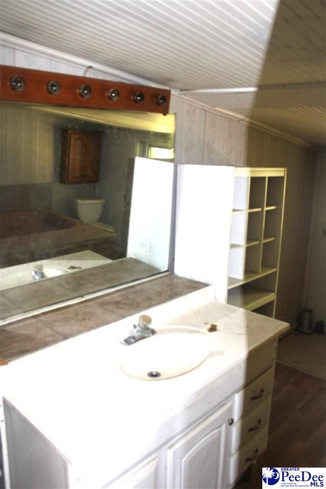383 W Broad St. Photo 17