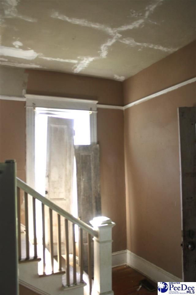 383 W Broad St. Photo 19