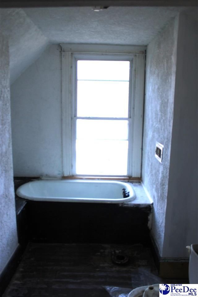 383 W Broad St. Photo 22