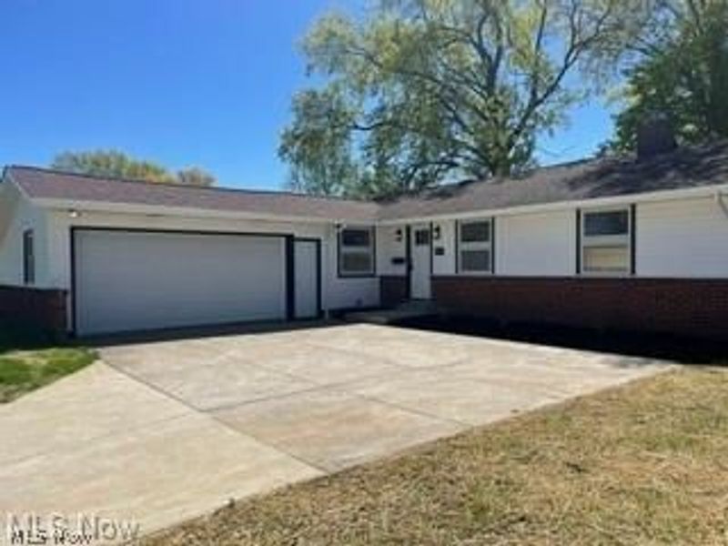 8045 Royal Ridge Drive , Parma, OH 44129 Photo 1