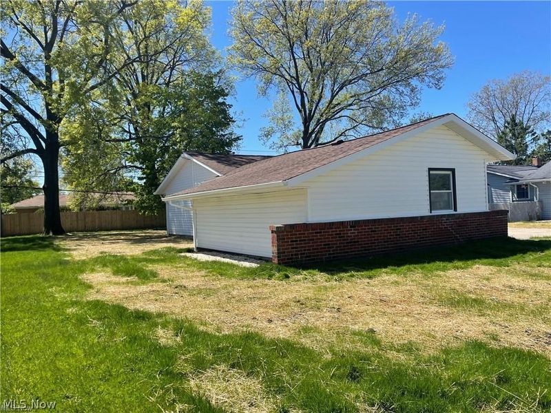8045 Royal Ridge Drive , Parma, OH 44129 Photo 19