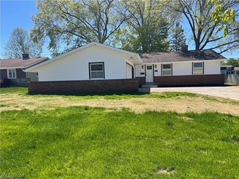 8045 Royal Ridge Drive , Parma, OH 44129 Photo 2