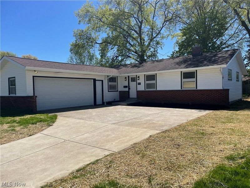 8045 Royal Ridge Drive , Parma, OH 44129 Photo 3