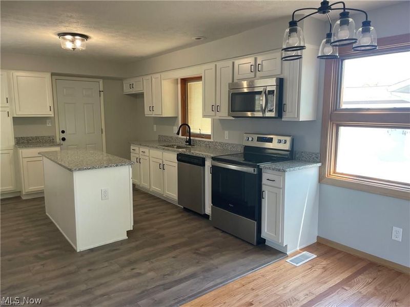 8045 Royal Ridge Drive , Parma, OH 44129 Photo 4