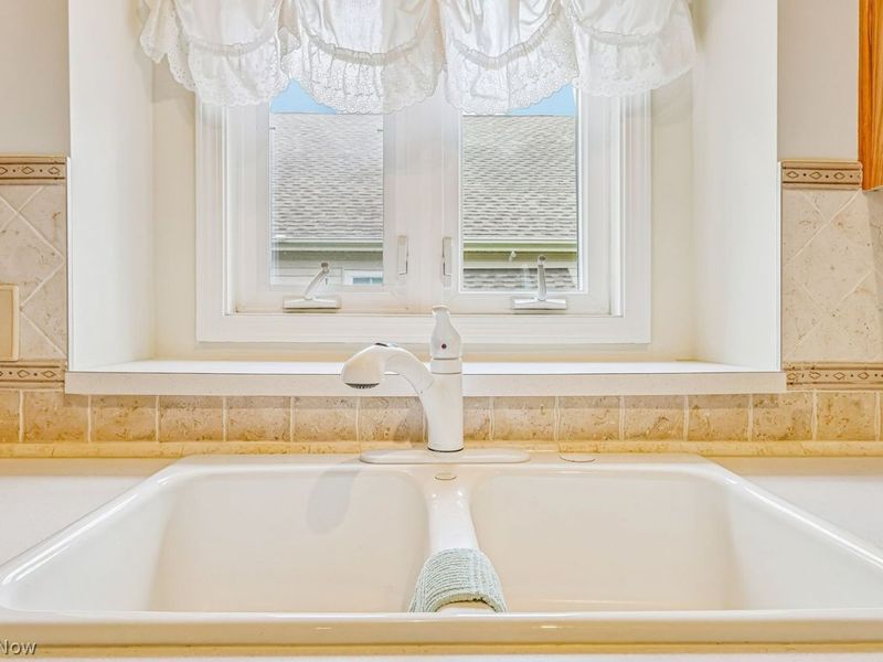 21293 Woodview Circle, Strongsville, OH 44149 Photo 13