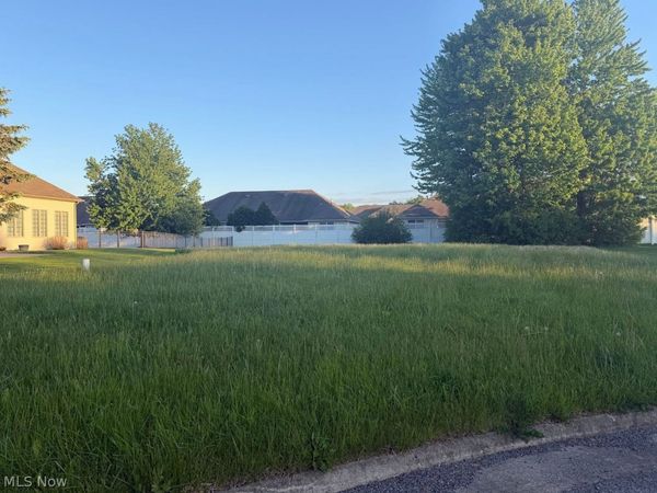 #5 Nashua Drive , Youngstown, OH 44515