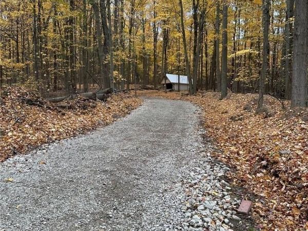 13565 Colony Lane , Burton, OH 44021