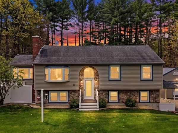 26 Mayflower Drive, Litchfield, NH 03052