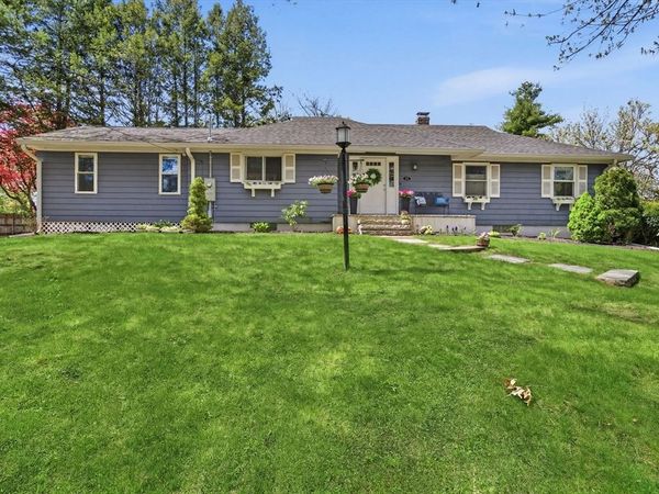 34 Homestead Rd, Lynnfield, MA 01940
