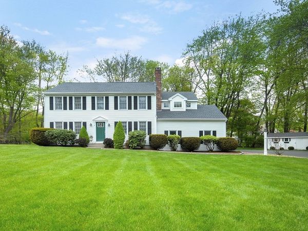 2 Blackthorne Cir, Hopkinton, MA 01748