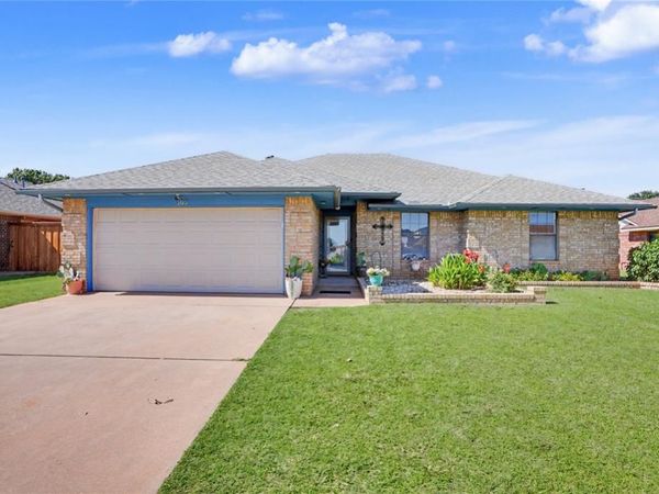 305 Mallard Circle, Altus, OK 73521