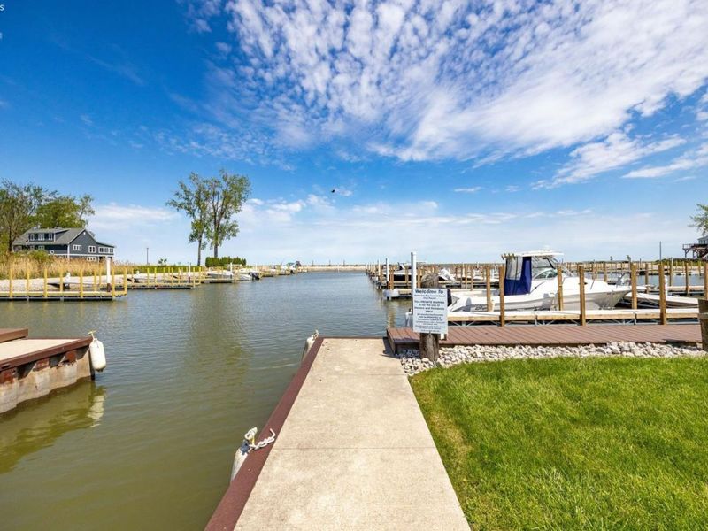 95 N Schooner Point Drive, Port Clinton, OH 43455 Photo 2