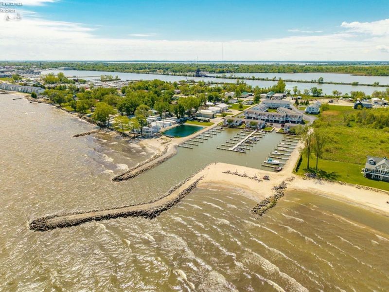 95 N Schooner Point Drive, Port Clinton, OH 43455 Photo 3