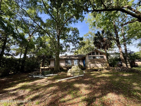 1432 Sioux Bayou Drive, Gautier, MS 39553
