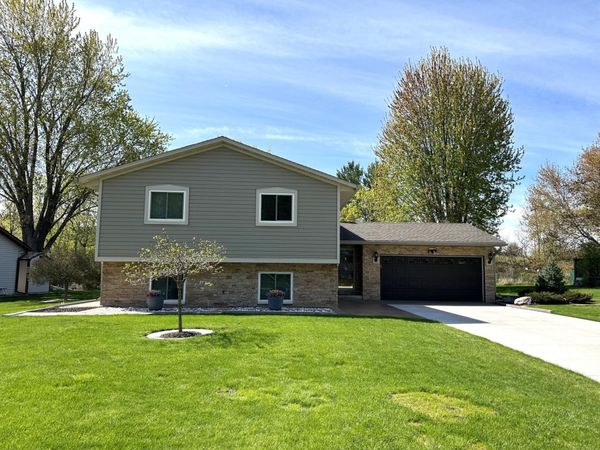 446 Hawes Avenue , Vadnais Heights, MN 55127