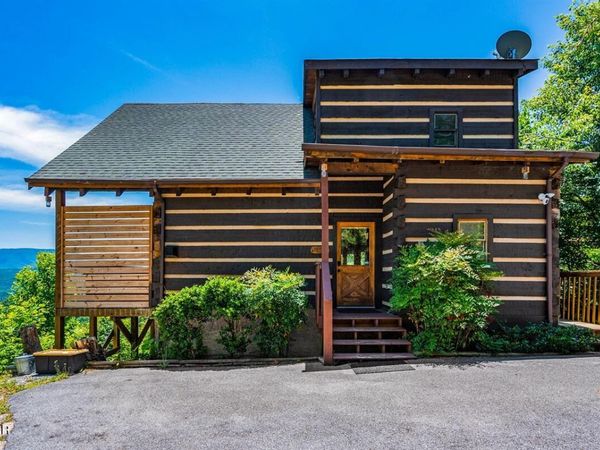 2086 Bluff Mountain Road, Sevierville, TN 37876