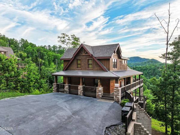 2344 Coopers Hawk Way, Sevierville, TN 37862