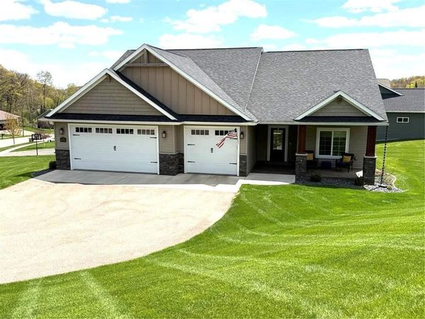 2739 Highclere Drive, Eau Claire, WI 54703
