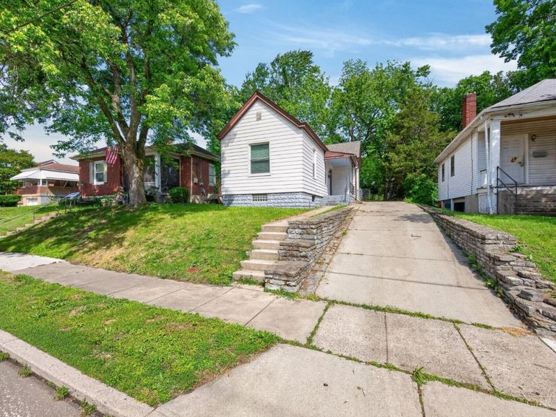 668 Elliott Avenue, Arlington Heights, OH 45215 Photo 2