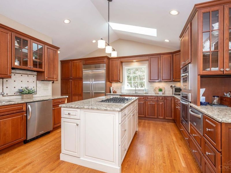 9891 Forestglen Drive, Montgomery, OH 45242 Photo 12