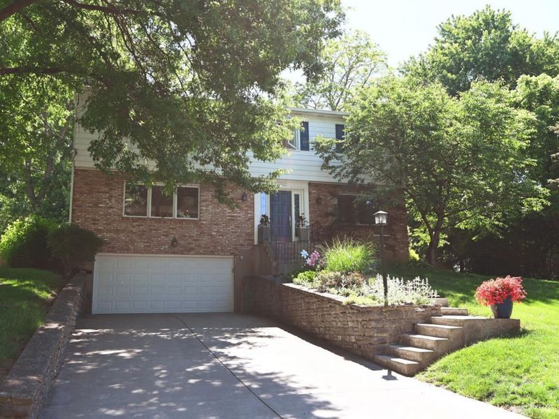 2362 Burklin Drive, Anderson Twp, OH 45244 Photo 2