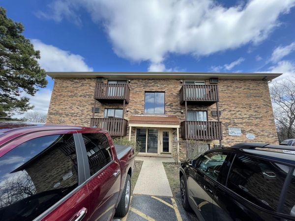 535 Brookside Drive , Unit E, Westmont, IL 60559