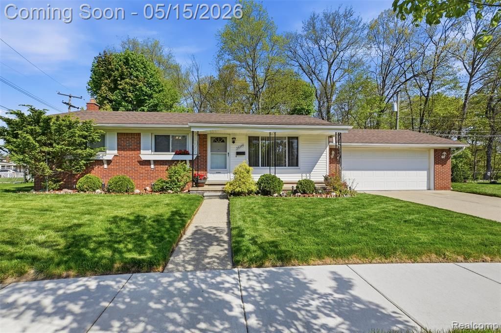 36286 Lawrence Drive, Livonia, MI 48150 Main Photo