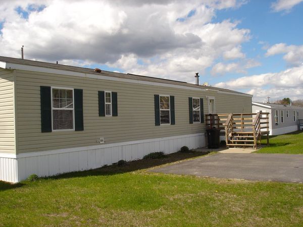 15 Ofarrell Street , Topsham, ME 04086