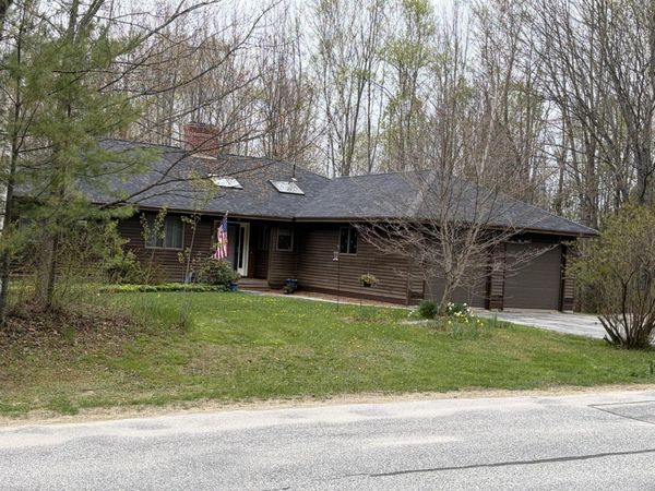 156 Bisco Road , Paris, ME 04281
