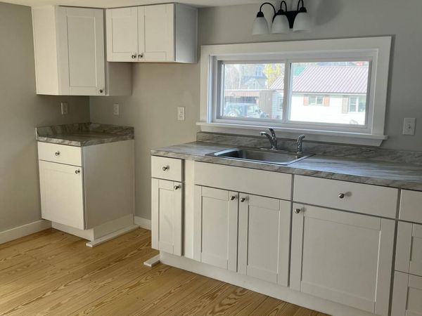 8 5th Street , Mexico, ME 04257