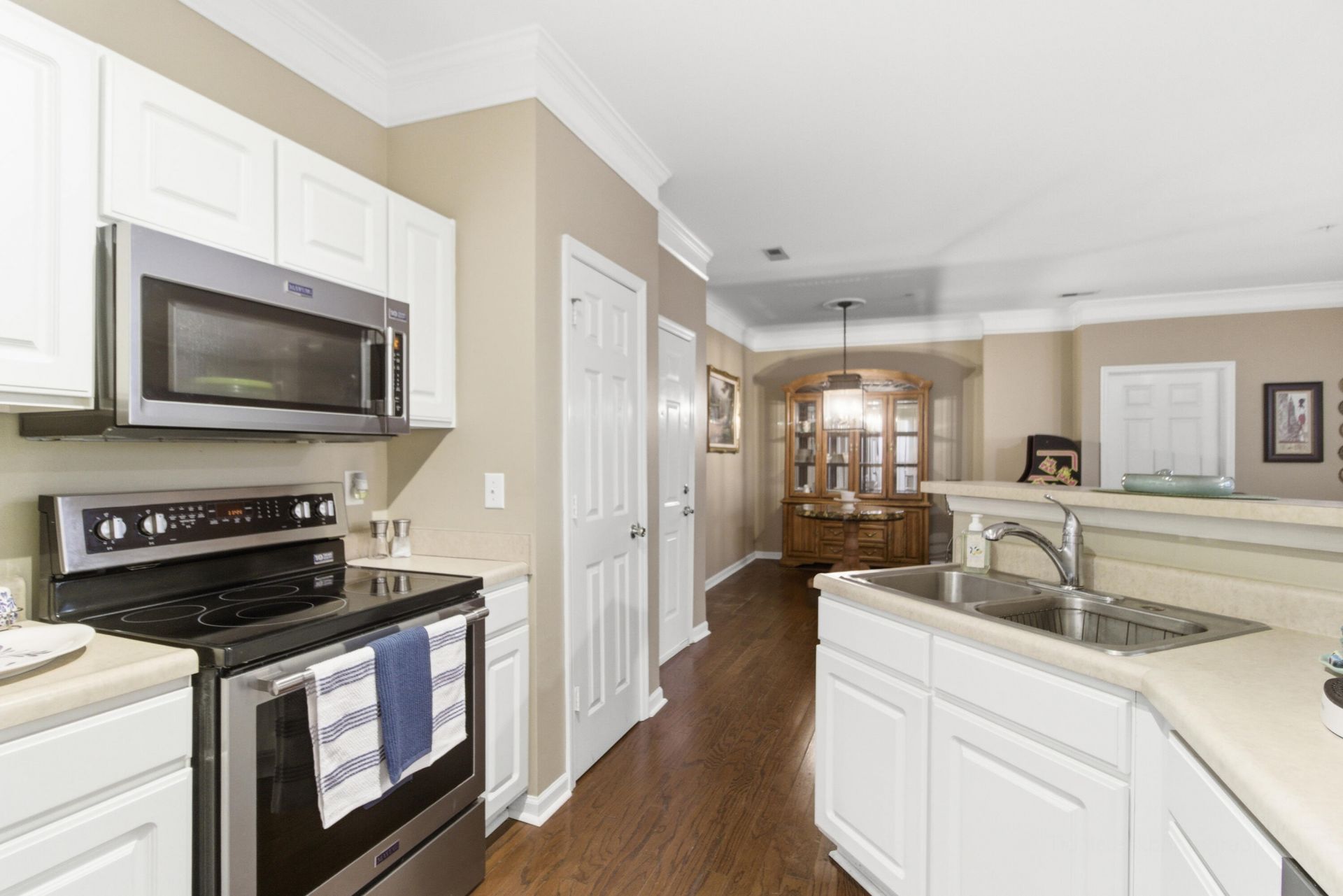 1565 Cambridge Lakes Drive Photo 8