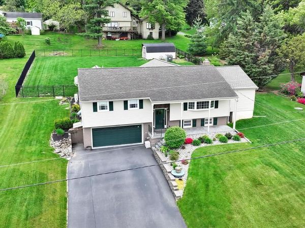 230 EDGEWOOD DRIVE, NEW HOLLAND, PA 17557